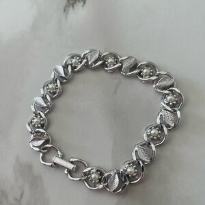 Goldette NY Vintage Pearl & Leaf Link Bracelet